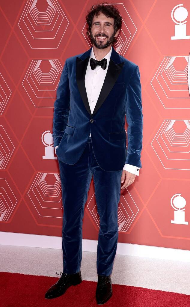 Sarah In Style, SarahInStyle.com, 2021 Celebrity Fashion, Best dressed celebrities, best dressed celebs, red carpet fashion, red carpet style, award show red carpets, fashion blogger, celebrity fashion blogger, celebrity blogger, Cristian Siriano red carpet,Tony Awards, 2021 Tony's , 2021 Tony Awards, Broadway's Night Out, Broadway's Back, Broadway's Best Dressed, Tony Awards Best Dressed, theater fashion, best dressed actors, CBS awards show, Anika Noni Rose, Bernadette Peters Fashion, Jennifer Nettles fashion, Sienna Miller Fashion