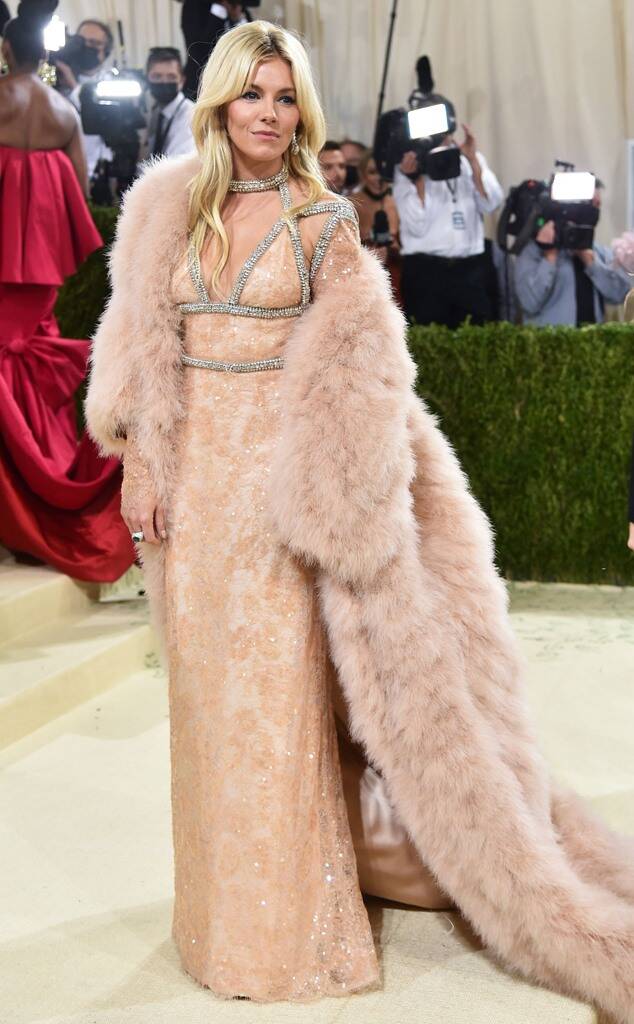 Sarah In Style, SarahInStyle.com, 2021 Met Gala, 2021 Celebrity Fashion, Met Gala red carpet, Met Gala Best Dressed, Best Dressed Met Gala, The Met, Met Gala In America, The Metropolitan Museum of Art, The Met NYC, NYC Red Carpet, Best dressed celebrities, best dressed celebs, red carpet fashion, red carpet style, first Monday in May, fashions biggest night out, true american fashion, classic american fashion