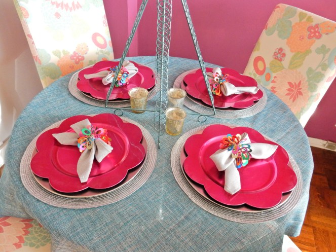 Sarah In Style, SarahInStyle.com, Sarah Meyer, Dining Decor, Winter tablescapes, December tablescapes, Holiday Tablescapes, Christmas tablescape, decorating for the holidays, decorating for Christmas, incorporating family traditions, cute table decor, bow napkins, Colorful Table Decor, table decorating ideas, holiday decor, mix and match tablescape, ombre tablescape, silver pink and blue, holiday entertaining, winter entertaining, design blog tips, design blogger, blogger decor tips