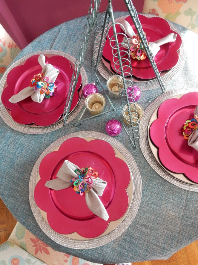 Sarah In Style, SarahInStyle.com, Sarah Meyer, Dining Decor, Winter tablescapes, December tablescapes, Holiday Tablescapes, Christmas tablescape, decorating for the holidays, decorating for Christmas, incorporating family traditions, cute table decor, bow napkins, Colorful Table Decor, table decorating ideas, holiday decor, mix and match tablescape, ombre tablescape, silver pink and blue, holiday entertaining, winter entertaining, design blog tips, design blogger, blogger decor tips