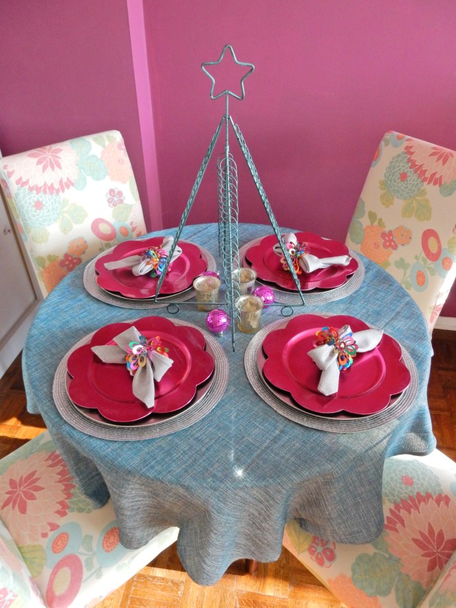 Sarah In Style, SarahInStyle.com, Sarah Meyer, Dining Decor, Winter tablescapes, December tablescapes, Holiday Tablescapes, Christmas tablescape, decorating for the holidays, decorating for Christmas, incorporating family traditions, cute table decor, bow napkins, Colorful Table Decor, table decorating ideas, holiday decor, mix and match tablescape, ombre tablescape, silver pink and blue, holiday entertaining, winter entertaining, design blog tips, design blogger, blogger decor tips