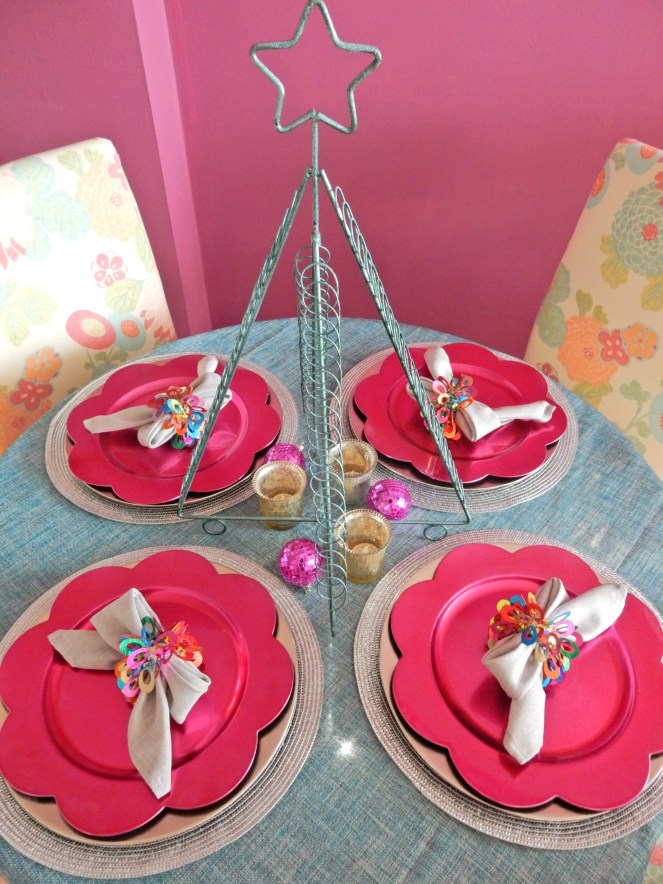 Sarah In Style, SarahInStyle.com, Sarah Meyer, Dining Decor, Winter tablescapes, December tablescapes, Holiday Tablescapes, Christmas tablescape, decorating for the holidays, decorating for Christmas, incorporating family traditions, cute table decor, bow napkins, Colorful Table Decor, table decorating ideas, holiday decor, mix and match tablescape, ombre tablescape, silver pink and blue, holiday entertaining, winter entertaining, design blog tips, design blogger, blogger decor tips