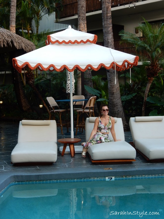 vintage style hotel in Honolulu Hawaii