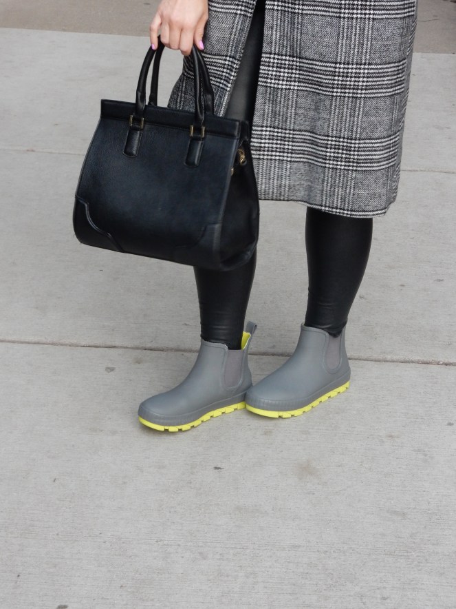 Dressing for Wet Weather, SarahInStyle.com, SarahInStyle, Sarah In Style, Sarah Meyer, Slushy Style, Winter Fashion 2022, Ankle Rain Boots, Best Winter Boots, Sperry Rain Boots, Sperry Boots, Torrent Pop Rain Boot, Torrent Rain Boot, Grey Rain Boots, Glen Plaid Coat, Styling winter Fashion, Dressing for Winter, Commando winter leggings, best pleather leggings, Grey jeweled beanie, dressing for cold weather, blogger fashion advice, blogger fashion tips, Winter 2022 Style, Winter 2022 Trends, Classic Winter Fashion